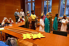 Naumburger Sternsinger zu Besuch beim Hessischen Ministerpräsidenten Volker Bouffier (Foto: Karl-Franz Thiede)